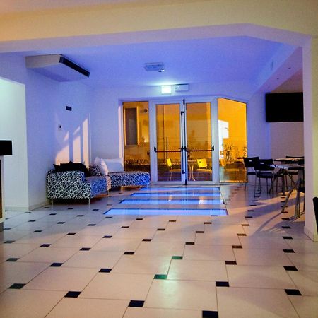 Hotel Leonardo تْشيزيناتيكو المظهر الخارجي الصورة
