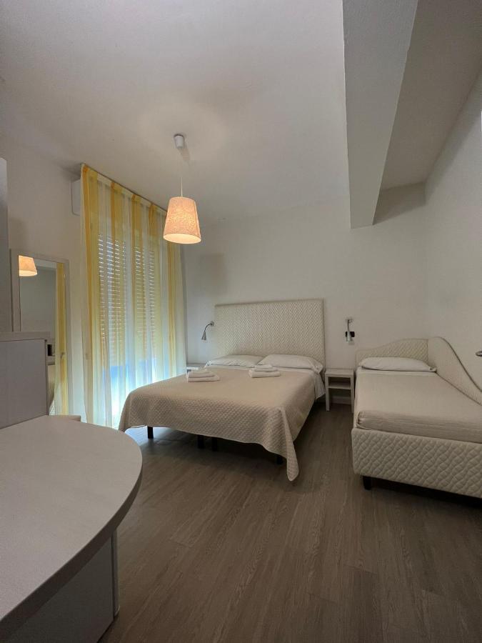 Hotel Leonardo تْشيزيناتيكو المظهر الخارجي الصورة