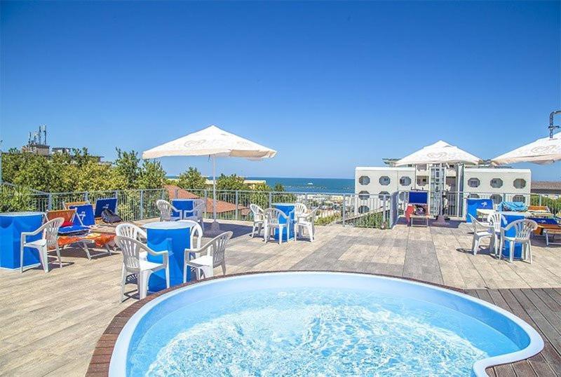 Hotel Leonardo تْشيزيناتيكو المظهر الخارجي الصورة