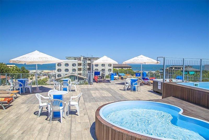 Hotel Leonardo تْشيزيناتيكو المظهر الخارجي الصورة