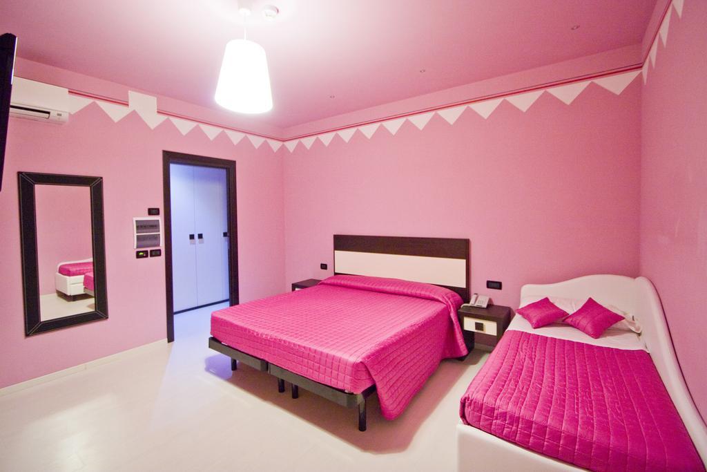 Hotel Leonardo تْشيزيناتيكو الغرفة الصورة