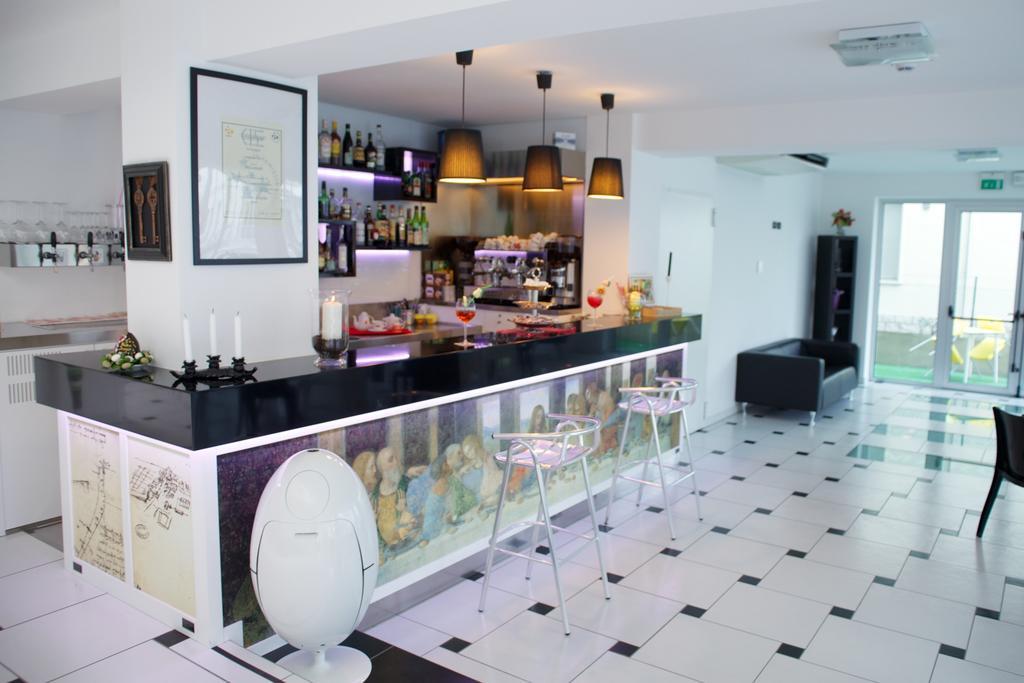 Hotel Leonardo تْشيزيناتيكو المظهر الخارجي الصورة