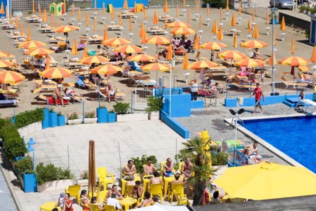 Hotel Leonardo تْشيزيناتيكو المظهر الخارجي الصورة
