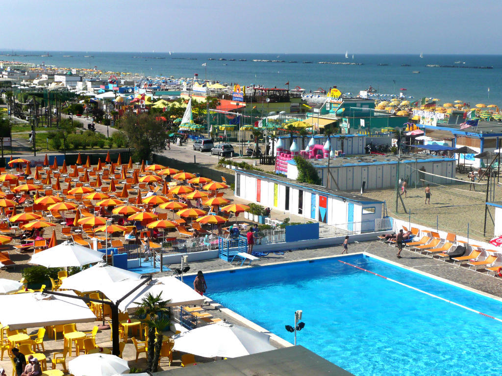 Hotel Leonardo تْشيزيناتيكو المظهر الخارجي الصورة