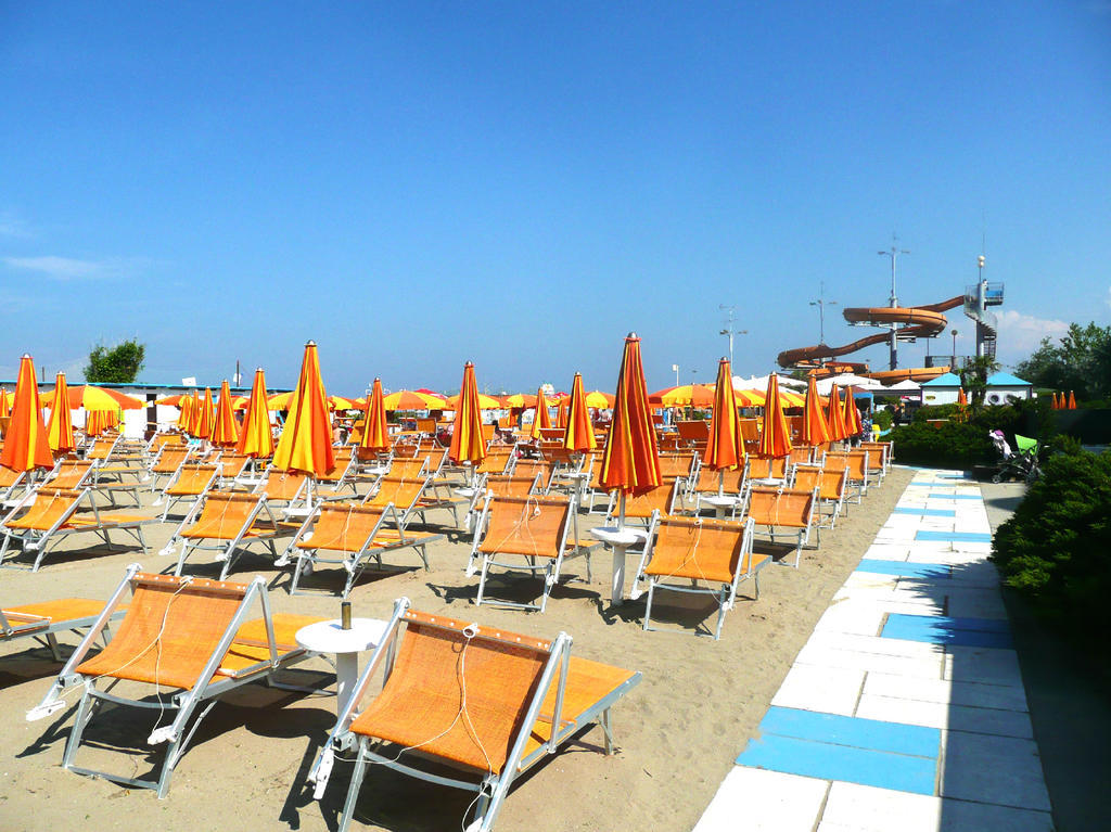 Hotel Leonardo تْشيزيناتيكو المظهر الخارجي الصورة