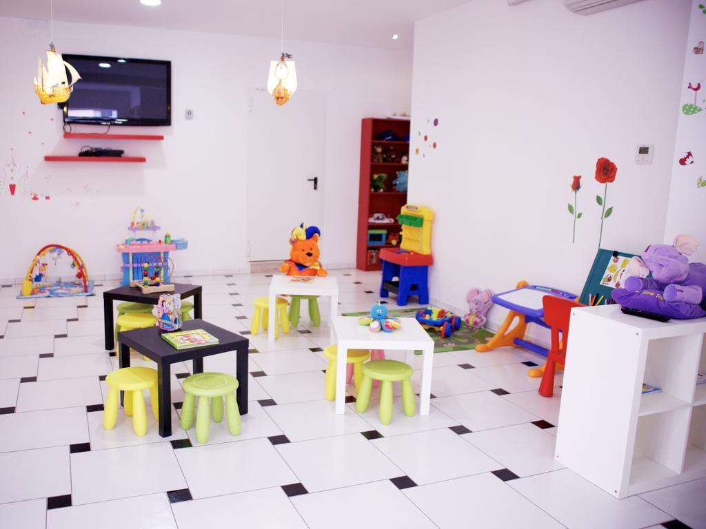 Hotel Leonardo تْشيزيناتيكو المظهر الخارجي الصورة
