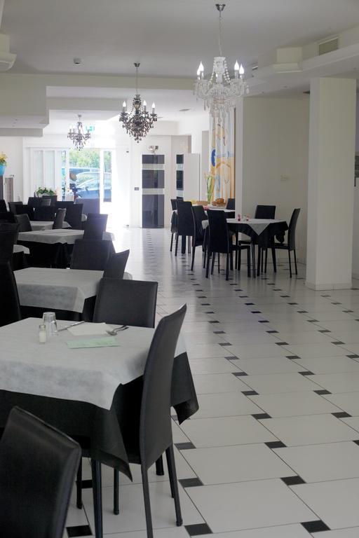 Hotel Leonardo تْشيزيناتيكو المظهر الخارجي الصورة