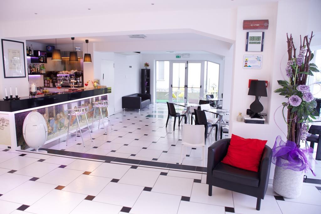 Hotel Leonardo تْشيزيناتيكو المظهر الخارجي الصورة
