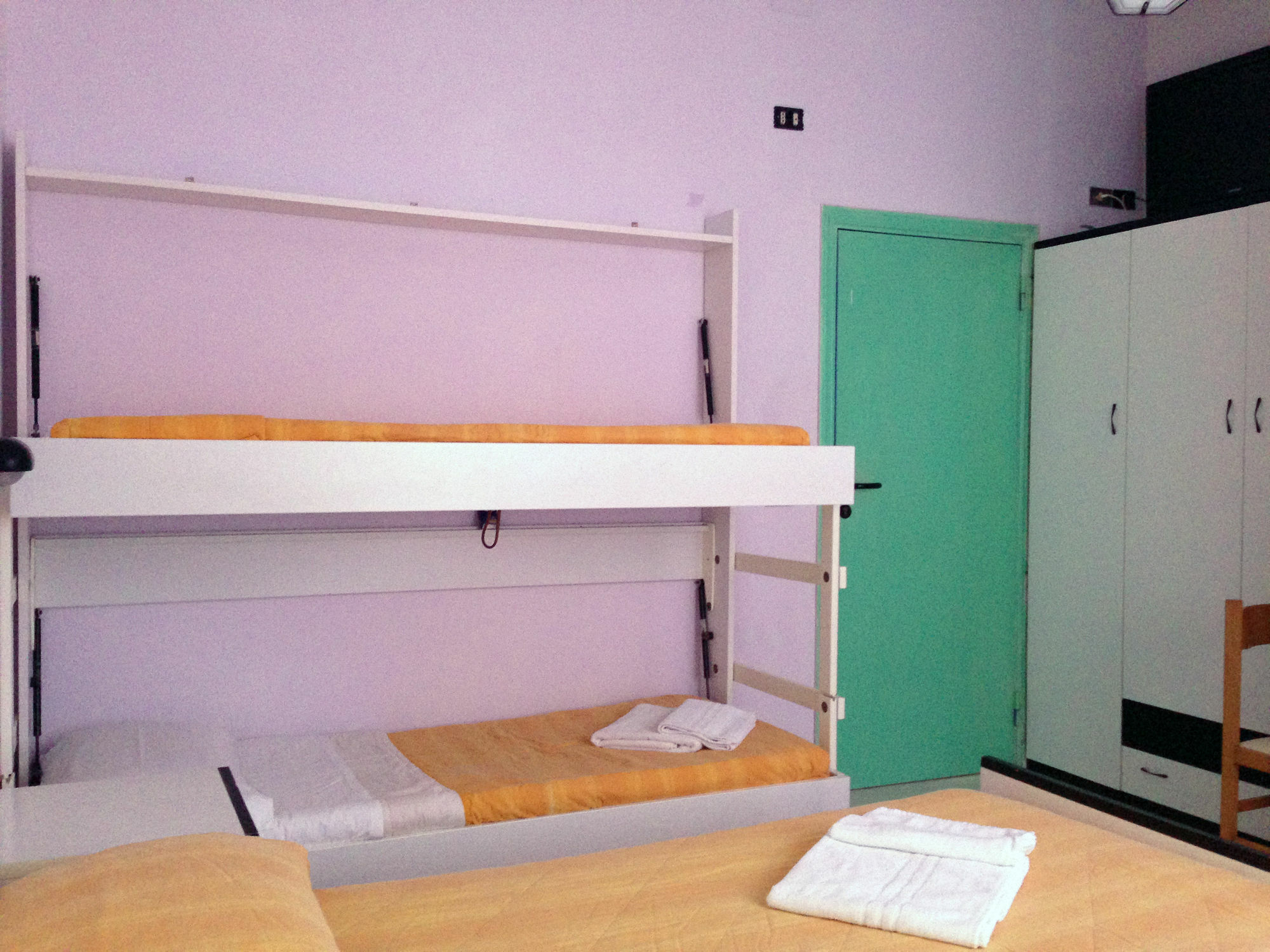 Hotel Leonardo تْشيزيناتيكو المظهر الخارجي الصورة