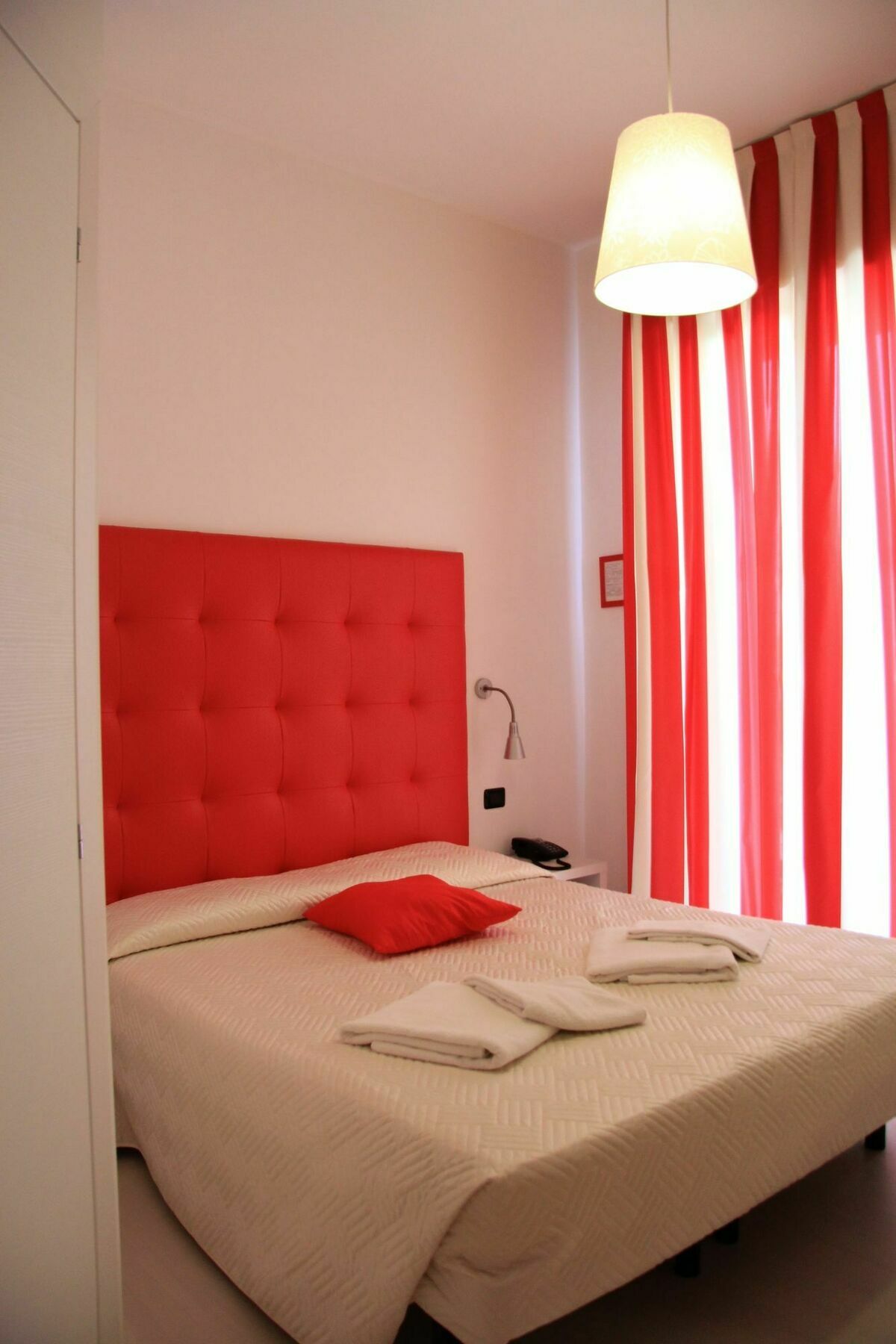 Hotel Leonardo تْشيزيناتيكو المظهر الخارجي الصورة