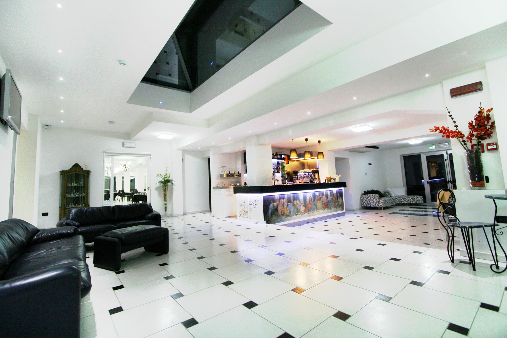 Hotel Leonardo تْشيزيناتيكو المظهر الخارجي الصورة