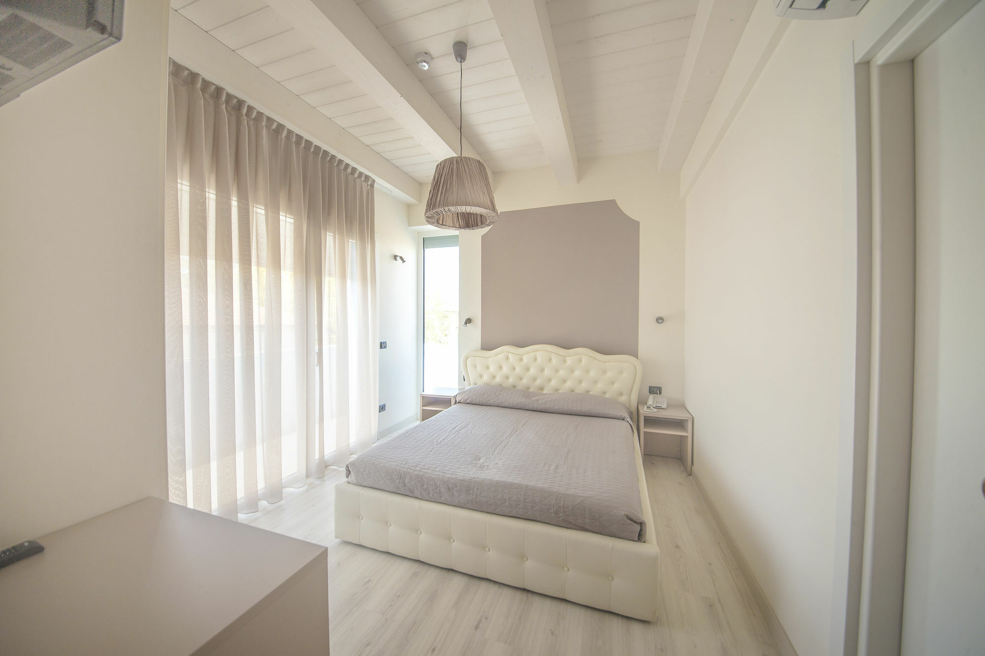 Hotel Leonardo تْشيزيناتيكو المظهر الخارجي الصورة