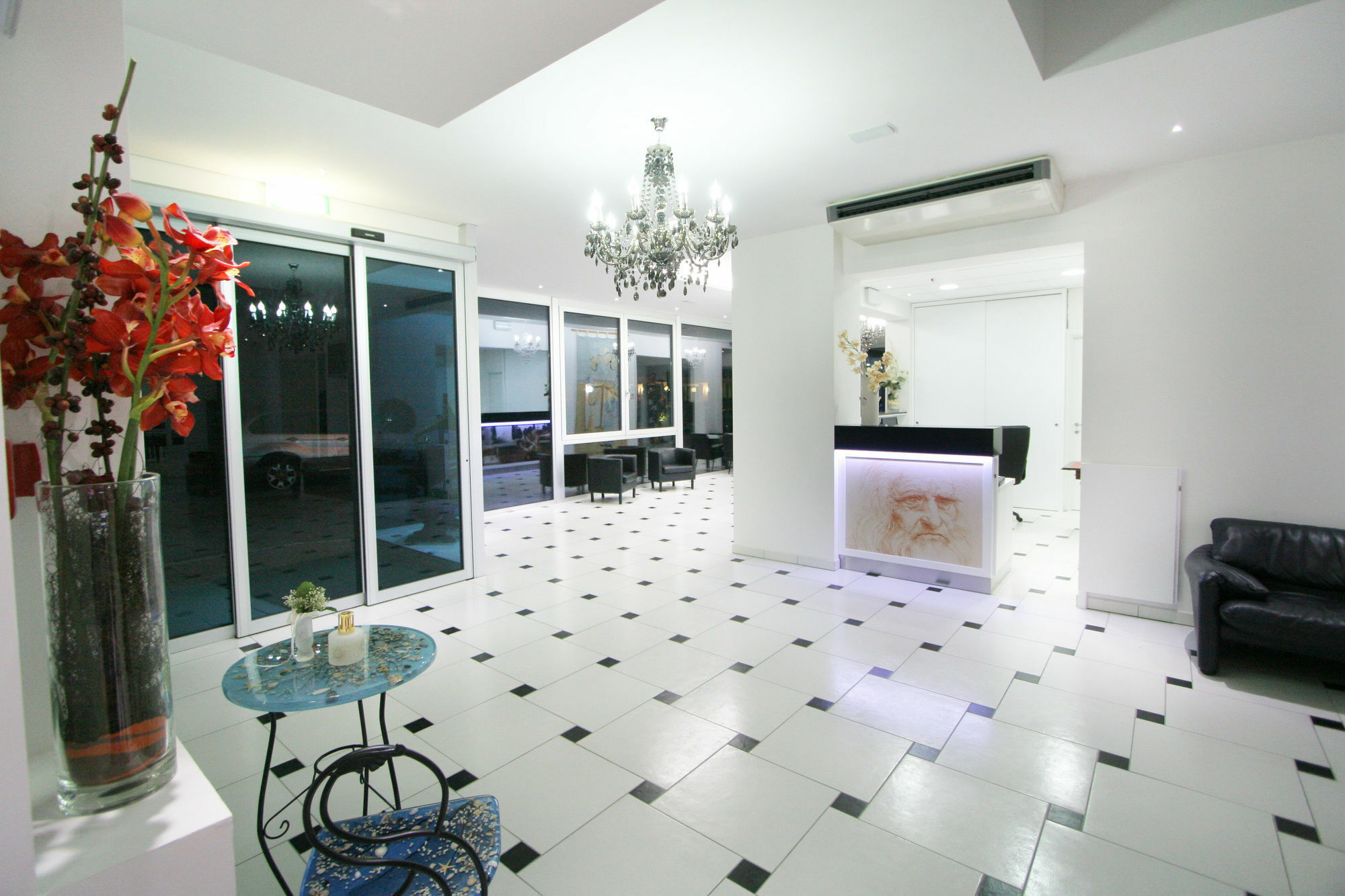 Hotel Leonardo تْشيزيناتيكو المظهر الخارجي الصورة