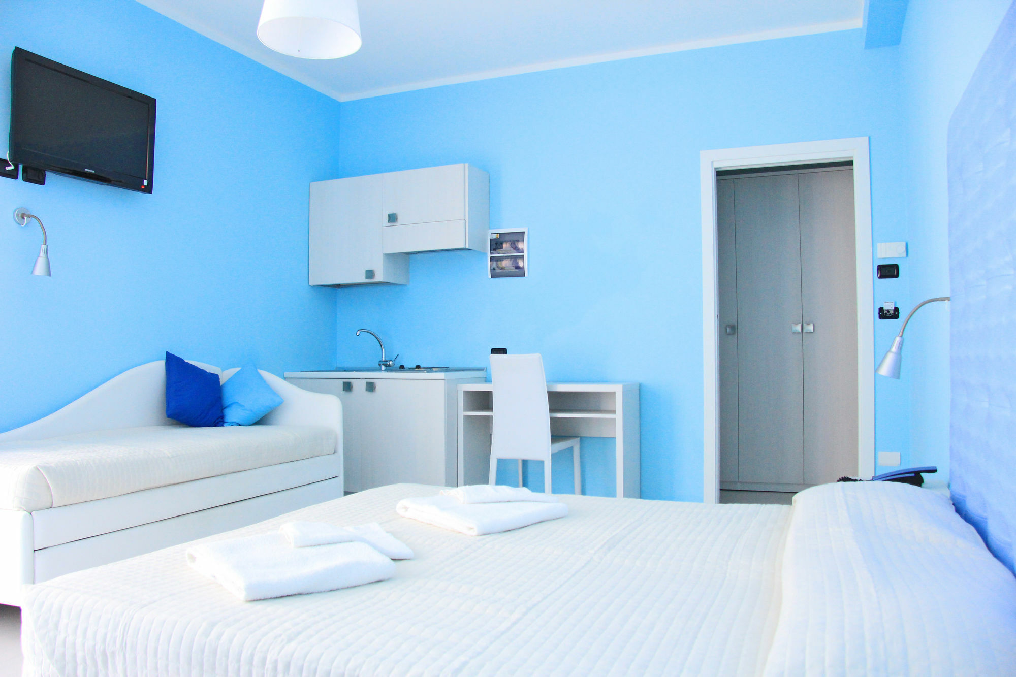 Hotel Leonardo تْشيزيناتيكو المظهر الخارجي الصورة