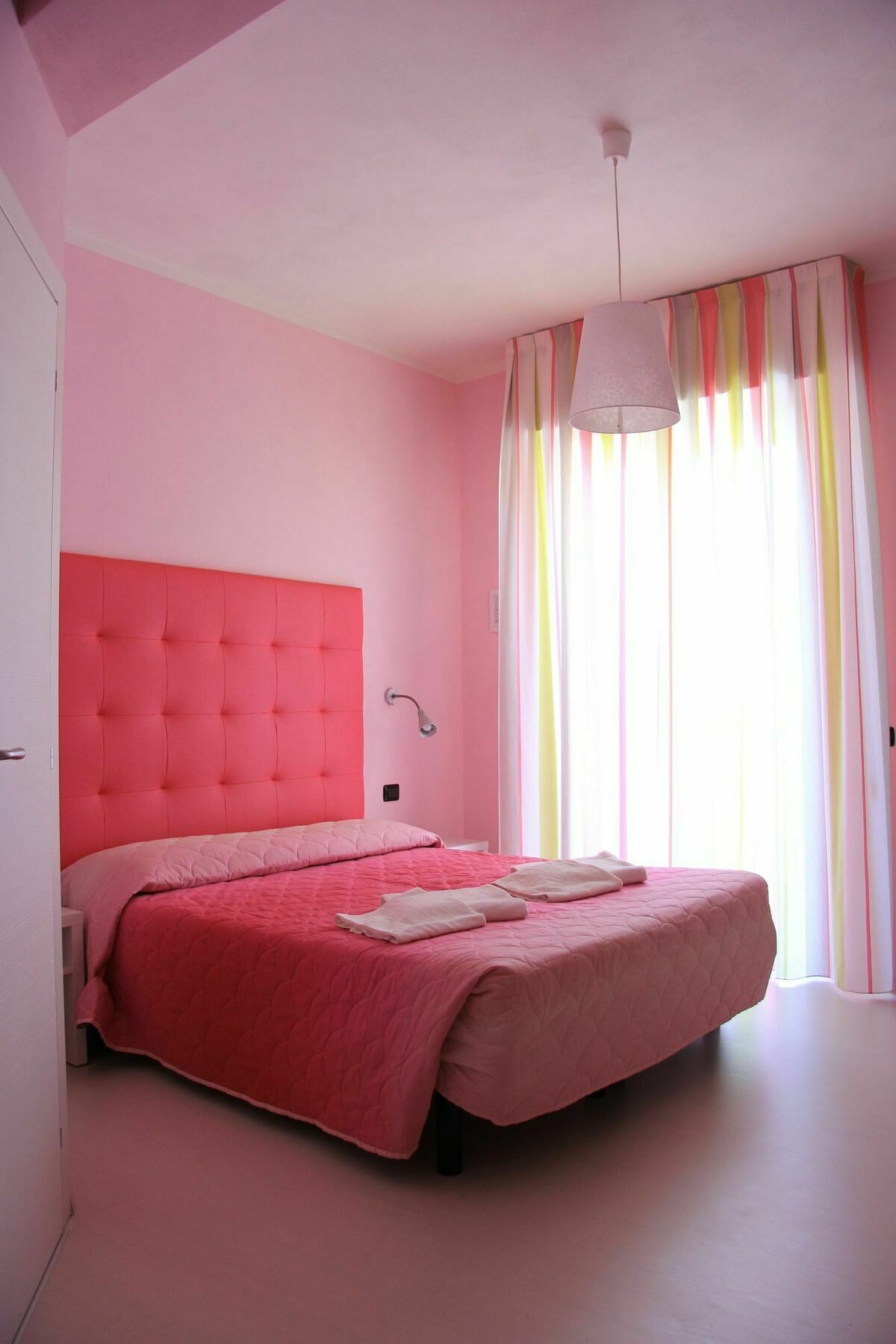 Hotel Leonardo تْشيزيناتيكو المظهر الخارجي الصورة