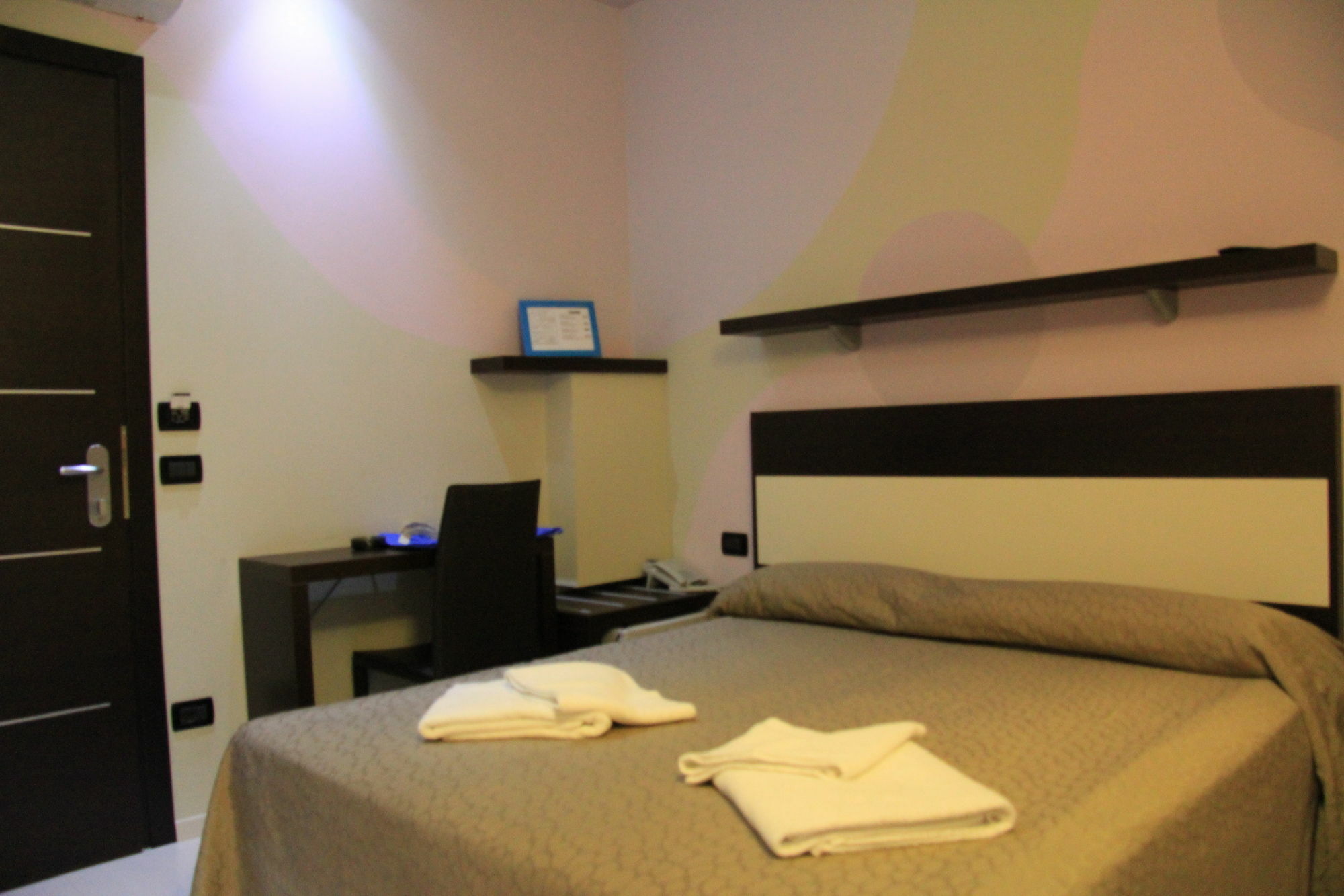 Hotel Leonardo تْشيزيناتيكو المظهر الخارجي الصورة