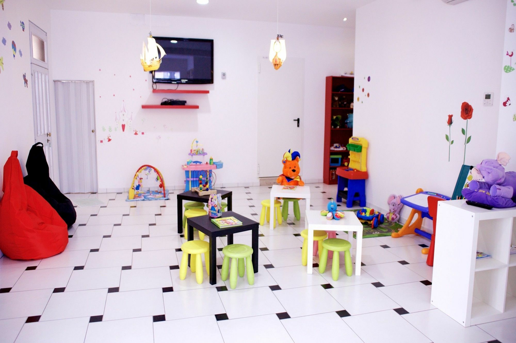 Hotel Leonardo تْشيزيناتيكو المظهر الخارجي الصورة